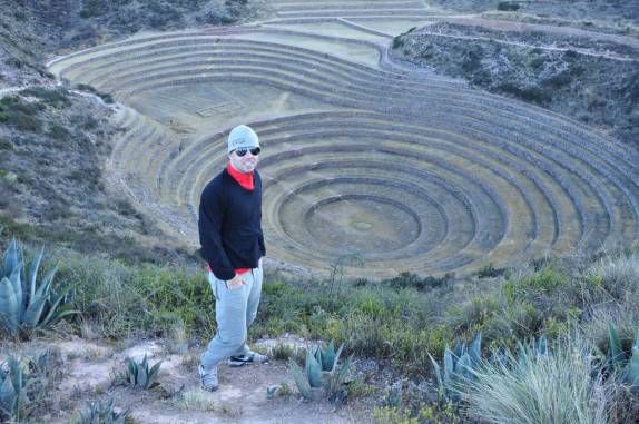 Chegando aos incríveis terraços de Moray, no Valle Sagrado, perto de Cusco, no Peru